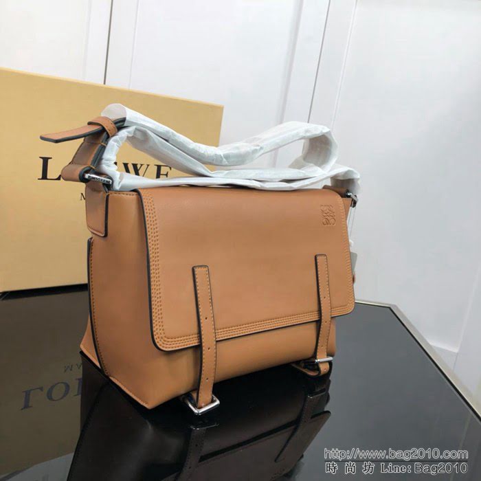 LOEWE羅意威 專櫃同步 Military Messenger 經典百搭信使包 男女同款 0168  jdl1140